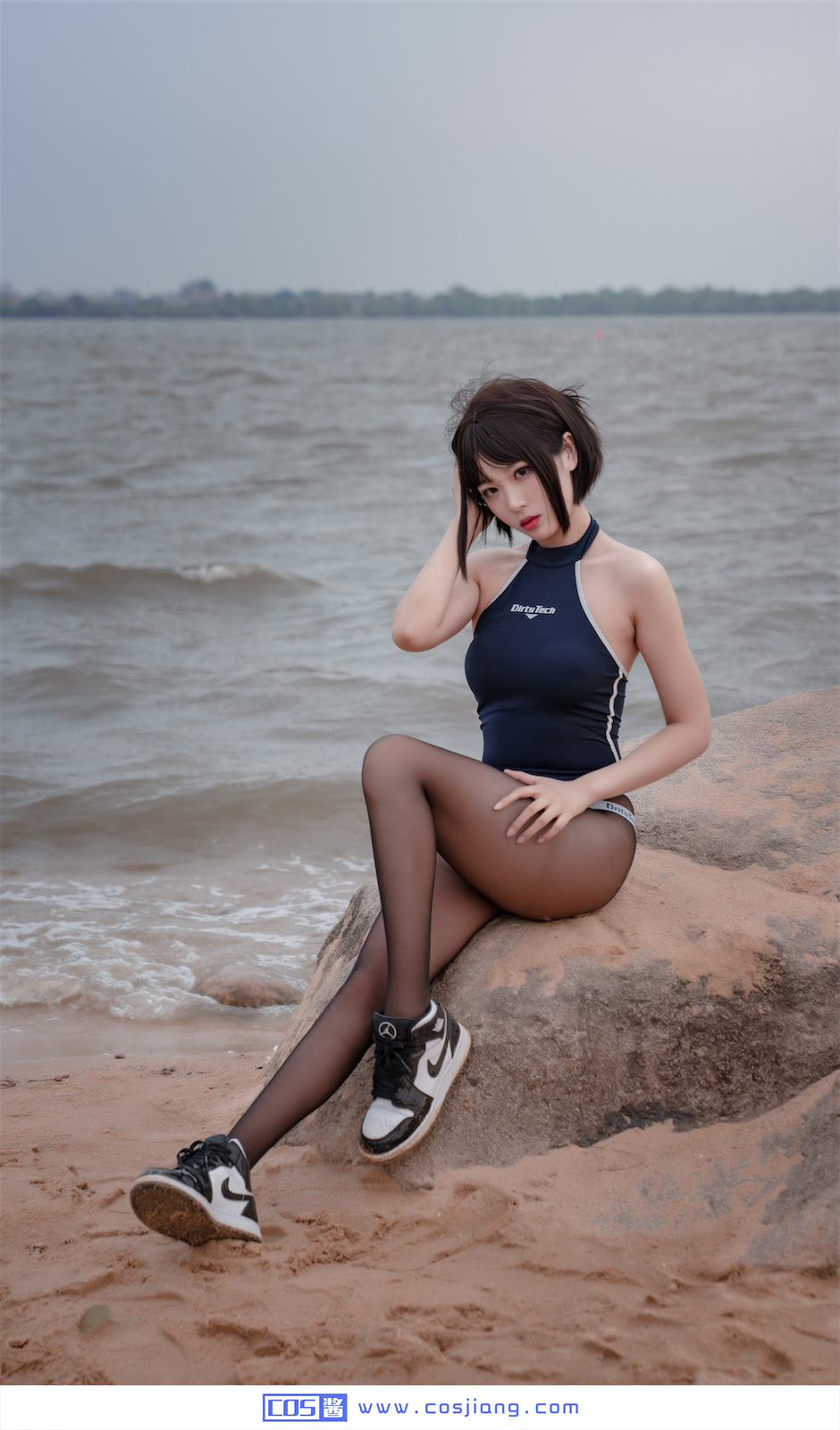 轩萧学姐沙滩竞泳1